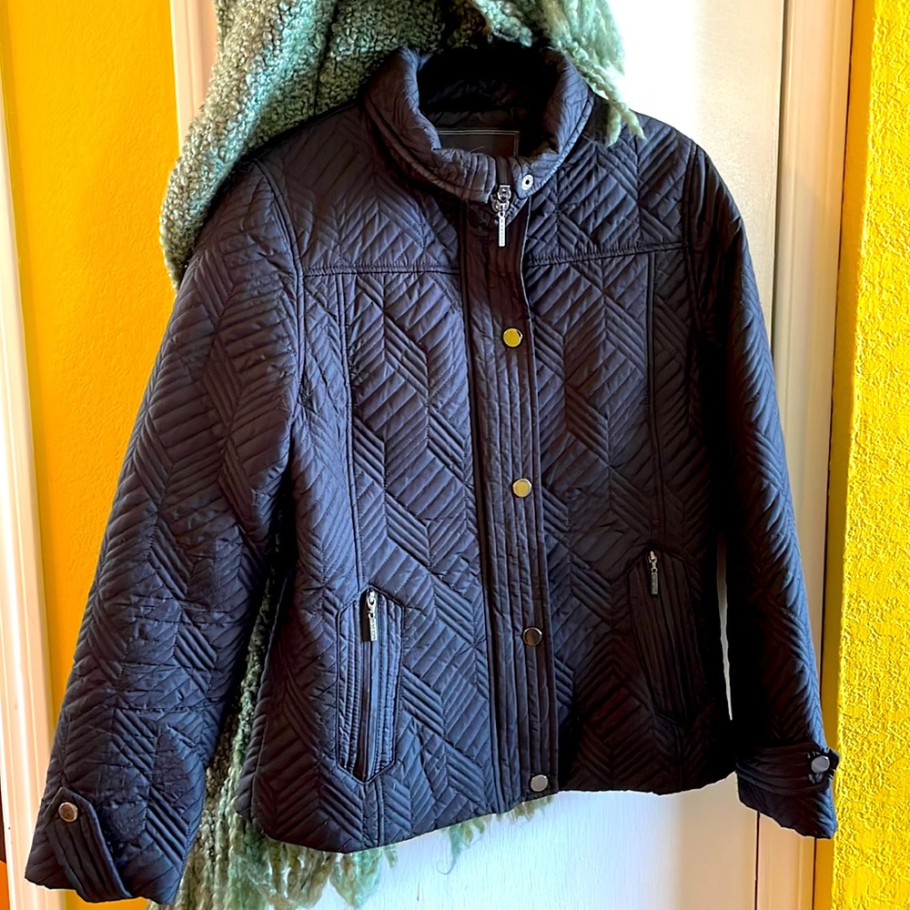 Weatherproof Textured Black Jacket Size S Zippers and Snaps